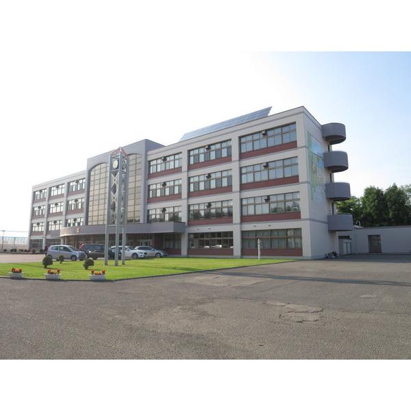 旭川市立光陽中学校：934m