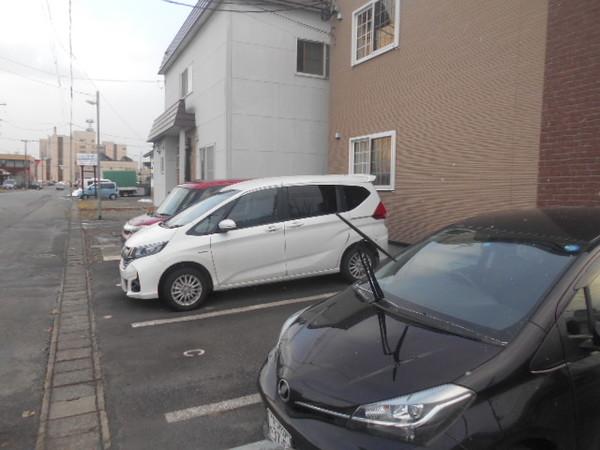 レジーナ（203） 駐車場