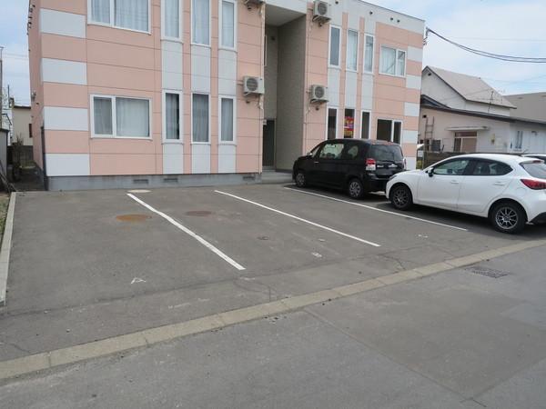 アイリス６・１ 駐車場