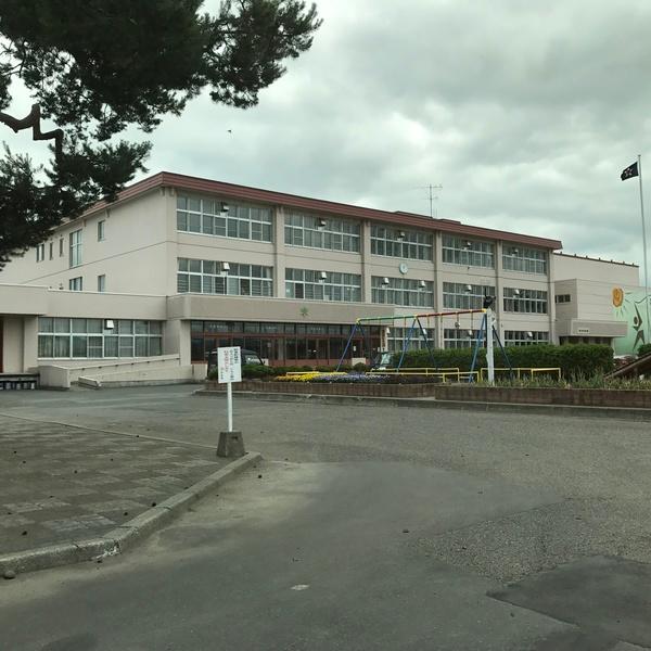 旭川市立神楽小学校：809m