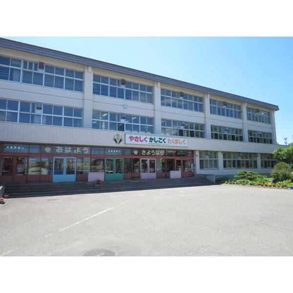 旭川市立東町小学校：901m