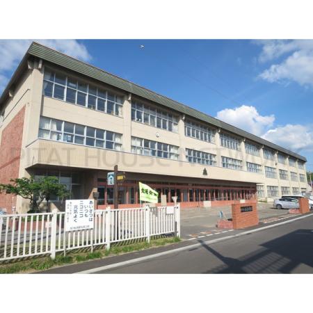 旭川市立春光小学校：700m