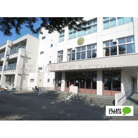旭川市立知新小学校：1270m