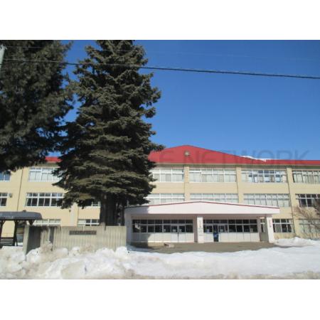 帯広市立緑丘小学校：1275m