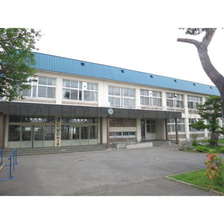 旭川市立近文第一小学校：1335m