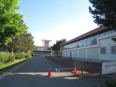 旭川市立共栄小学校：886m