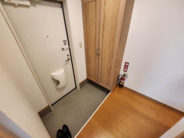 トレイブルックY館（203） 玄関