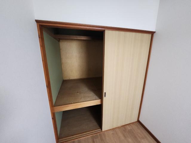 コーポあら（102） 収納