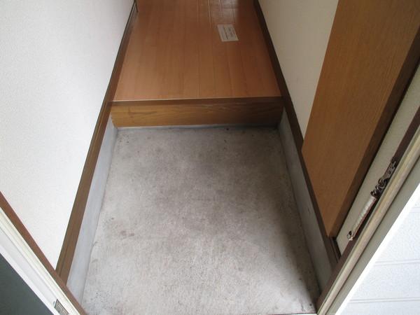 メゾンカワセ（103） 玄関