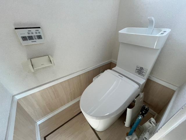 一棟二戸貸家(西13南29)（1） トイレ