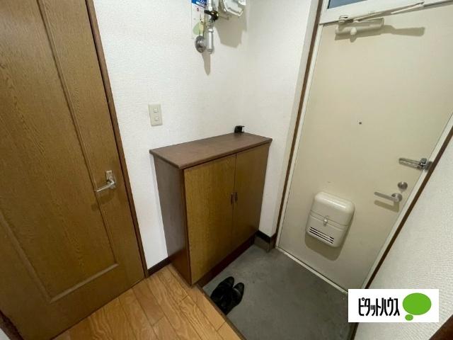 ウィスタリア（102） 玄関