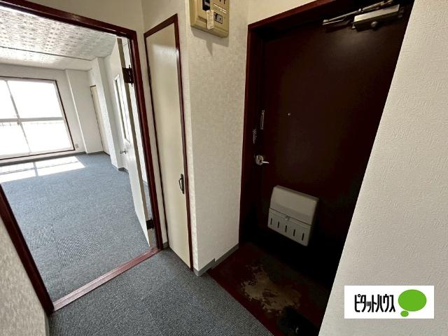 ハイツつじや（B） 玄関