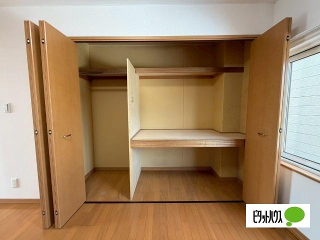 プラド（102） 収納