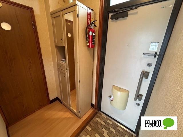 野原ハイツ 玄関