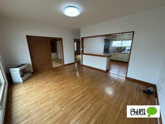 帯広市西十六条南一戸建 リビング