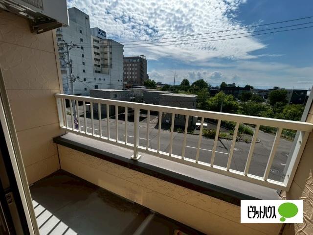 カラリア西1条通り（303） バルコニー