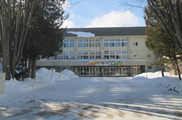 帯広市立帯広小学校：902m