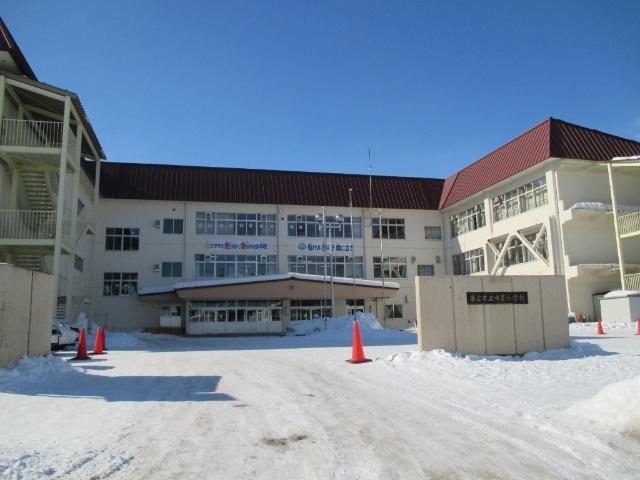 帯広市立明星小学校：442m