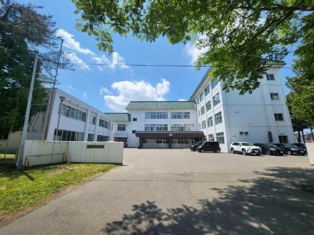 帯広市立翔陽中学校：721m