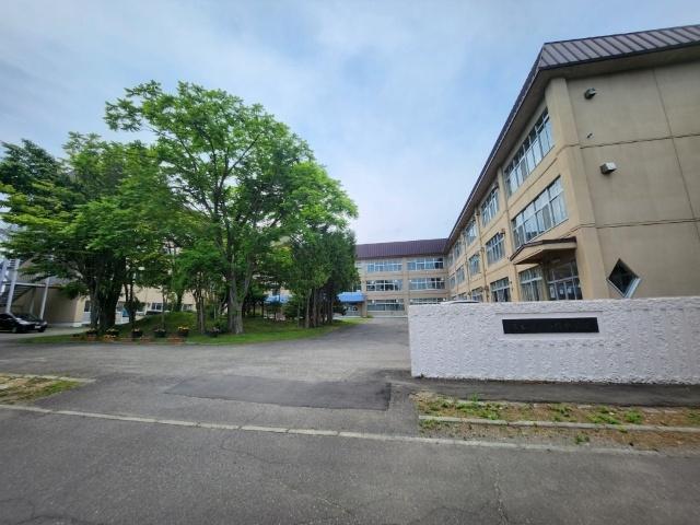 帯広市立西陵中学校：693m