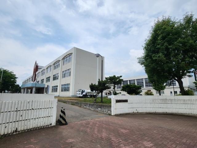 帯広市立緑園中学校：1022m