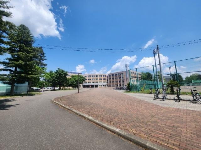 北海道帯広柏葉高校：690m