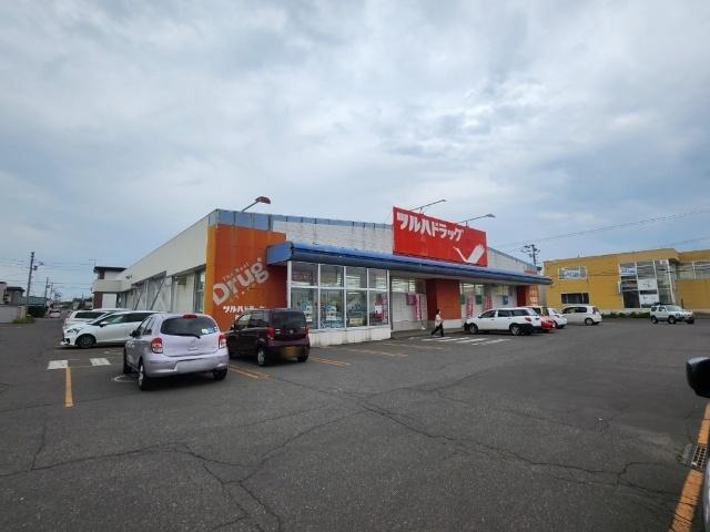 ツルハドラッグ弥生店：892m