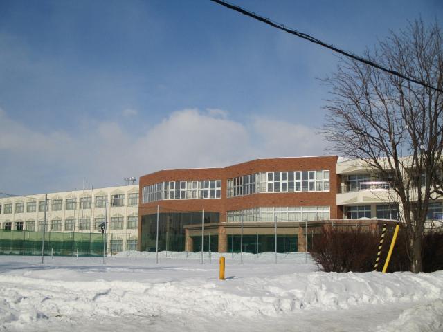 帯広市立帯広第一中学校：1671m