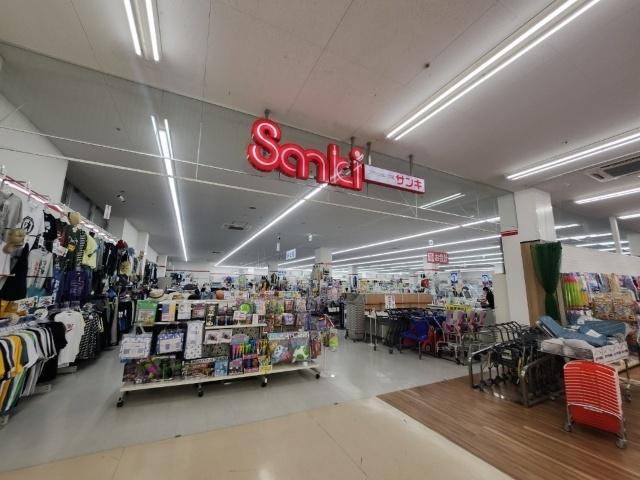 サンキ白樺店：908m