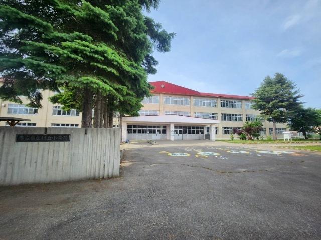 帯広市立緑丘小学校：722m