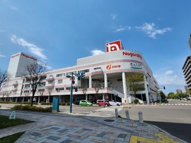 長崎屋帯広店：748m