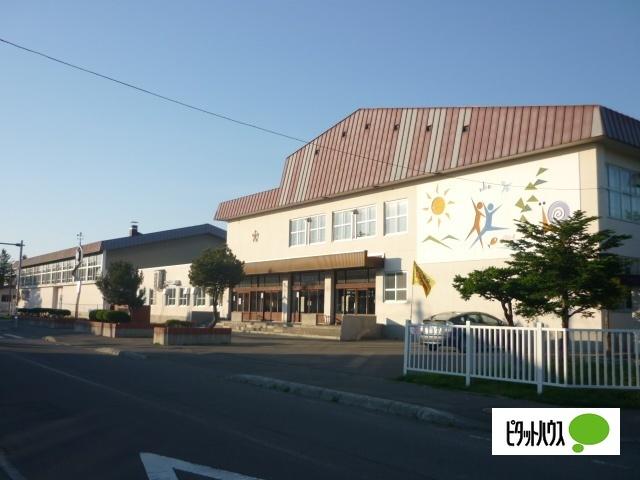 旭川市立緑新小学校：672m