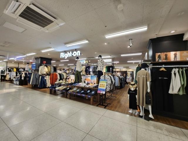 ライトオンイオン帯広店：961m