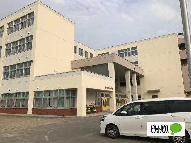 旭川市立神楽岡小学校：1202m