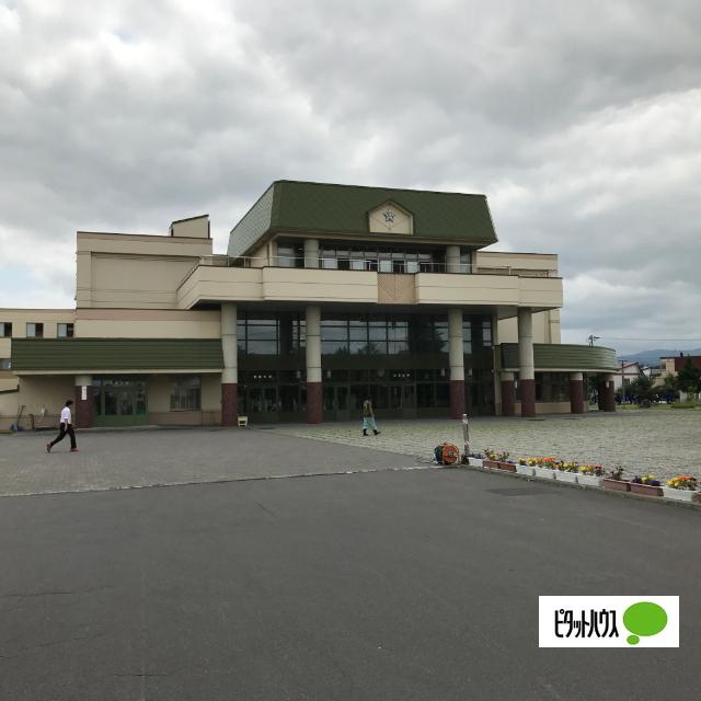 旭川市立神楽中学校：729m