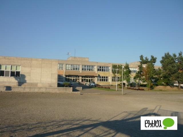 旭川市立緑が丘小学校：1097m