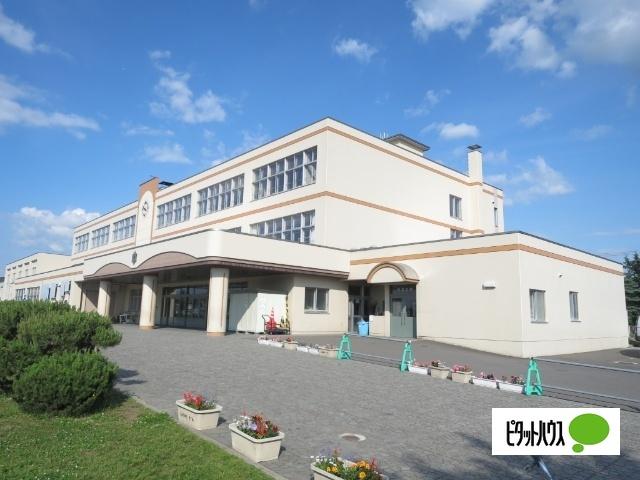 旭川市立新富小学校：256m