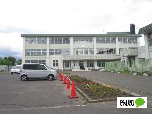 旭川市立大町小学校：752m