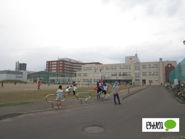 旭川市立青雲小学校：856m