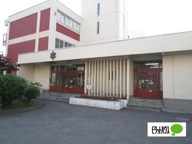 旭川市立日章小学校：617m