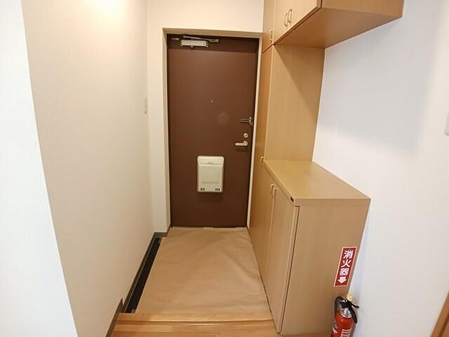アバンフォンテーヌＡ（203） 玄関