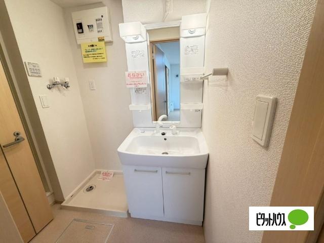 ジャスティ（103） 駐車場