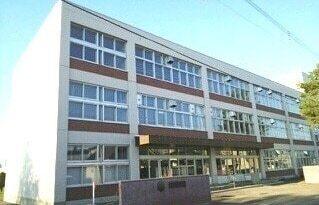 旭川市立千代田小学校：950m