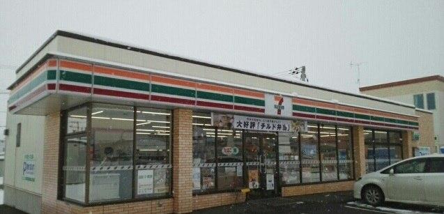 セブンイレブン旭川神楽岡１４店：210m