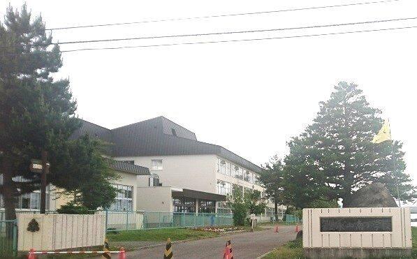 旭川市立永山南小学校：1900m