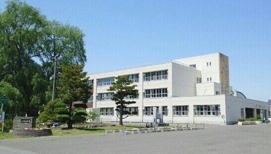 深川市立一己小学校：350m