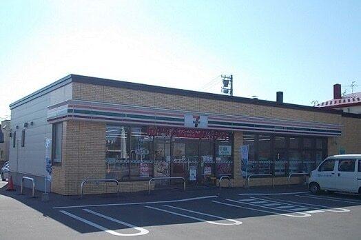 セブンイレブン神居３条店：65m