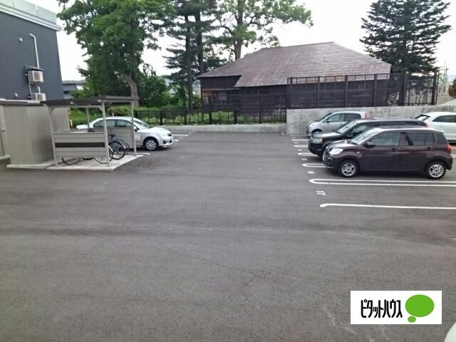 リヴィエールⅡ（101） 駐車場