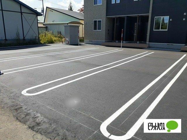 ラピス・アーテル（205） 駐車場