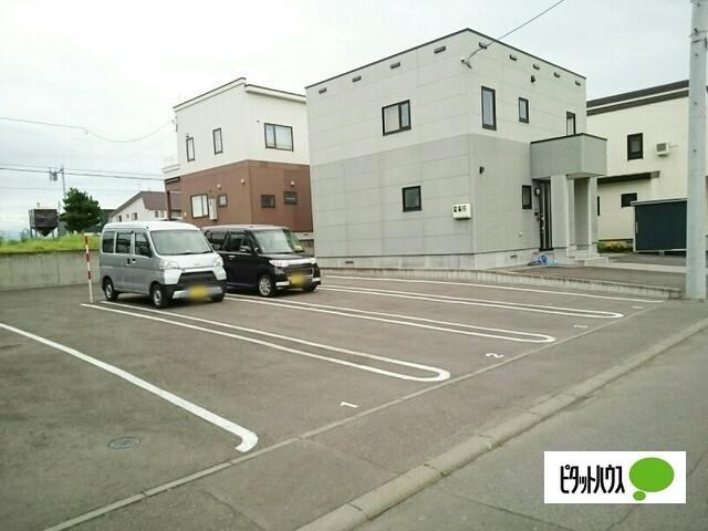 アクティフ（202） 駐車場
